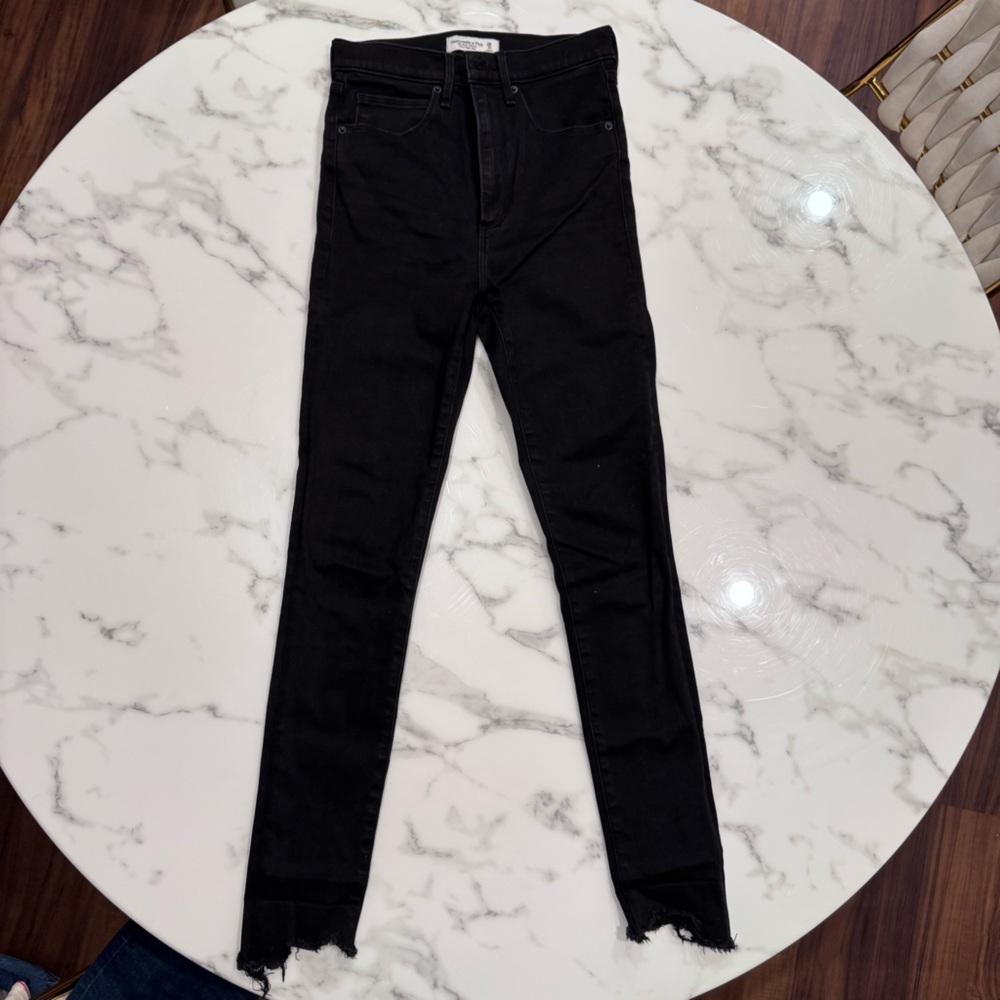 A&F High Rise Raw Hem BLACK Skinny Jeans, Size 26/2